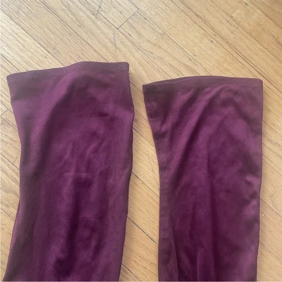Maroon thigh high boots
FOREVER 21
Size: 7.5 but fit more 8. - Picture 3 of 5